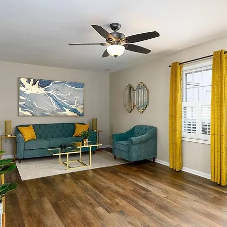Aqua Oasis - Central & Stylish - 3 Bedroom / 3 Ba